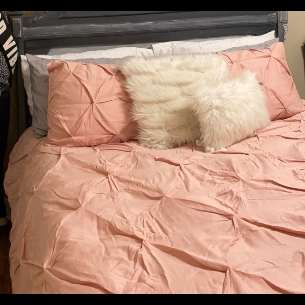 Queen comforter and shams